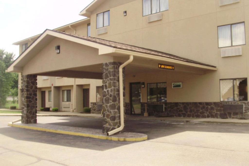 Quality Inn & Suites Warren Main image 1